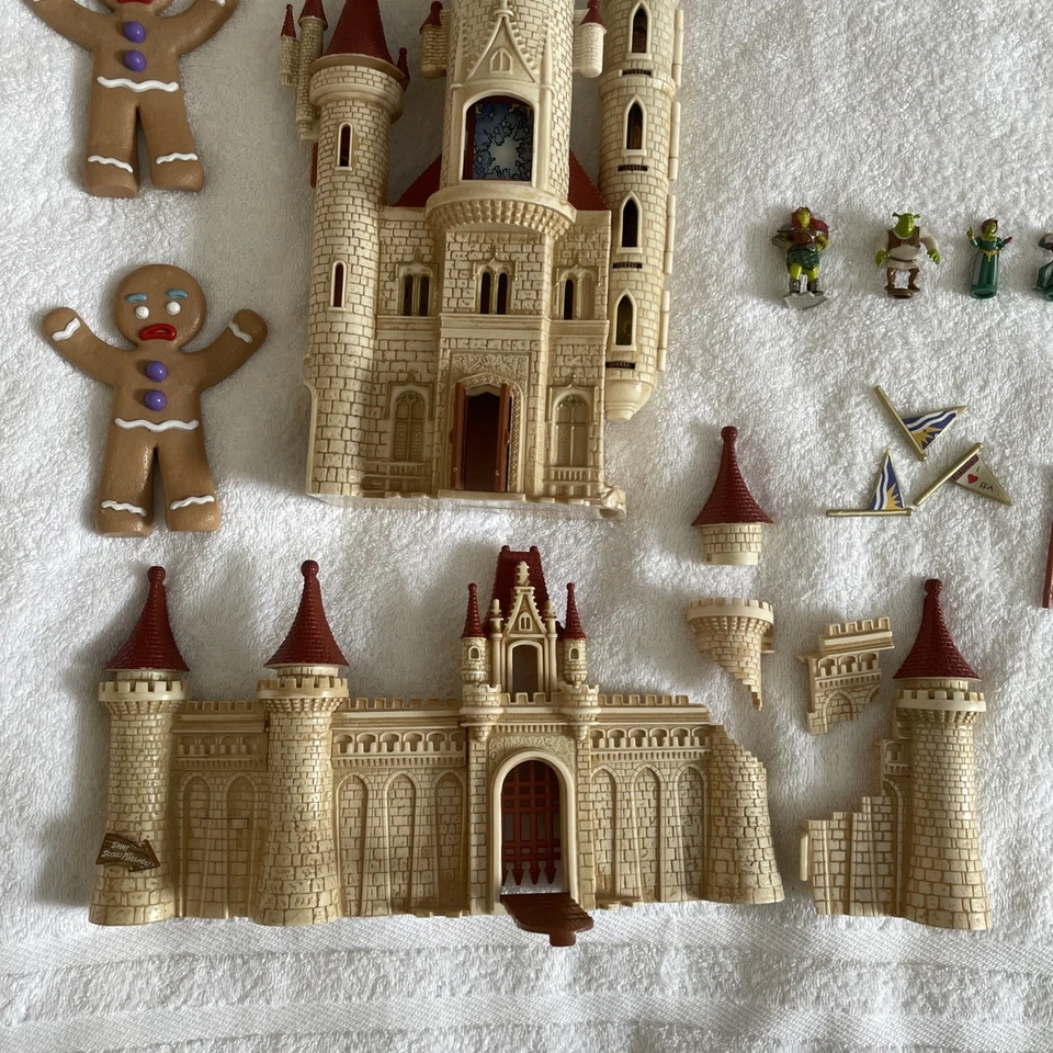VINTAGE SHREK 2 FAR FAR AWAY CASTLE, figures PLAYSET hasbro 2004 - Image 4 of 4