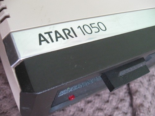** Lecteur de disque Atari 1050 avec alimentation et disques pour 400/800/XL/XE - révisé ! ** - Photo 6/9