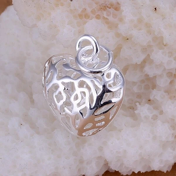 COLLANA CIONDOLO CUORE PLACCATO IN ARGENTO 925 CON INCISIONE A FORMA DI ROSA - Immagine 3 di 3