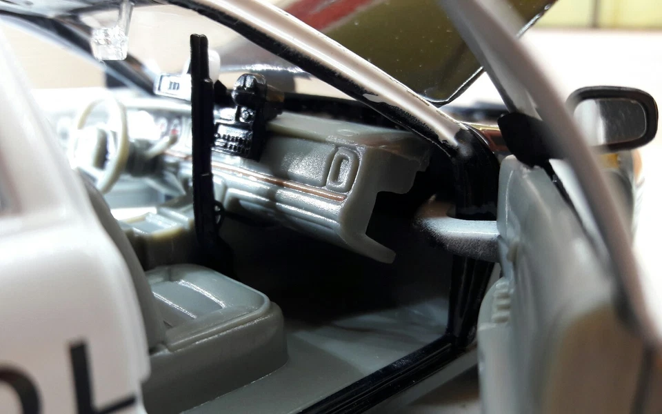 Ford Crown Victoria Police Welly LGB 1:24 Scale Detailed Diecast Model Car 1999 - Image 3 of 4