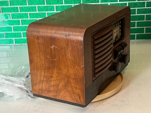 1941 Westinghouse WR-12X4 Wood Case Tube Radio Turns On, Parts or Repair RARE - Picture 7 of 12