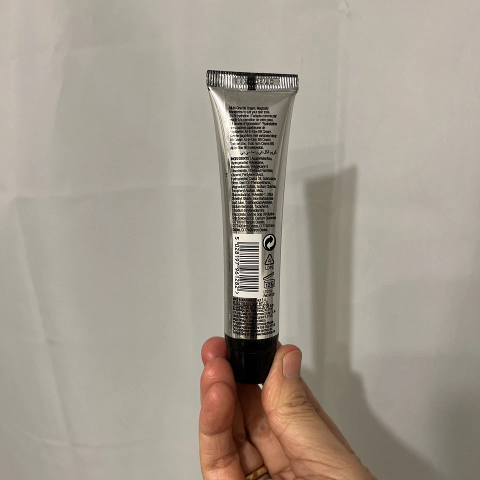 THE BODY SHOP Crema Todo en Uno BB Color Adaptación Tintado Crema Tono 02 25 ml Foto 2 de 2