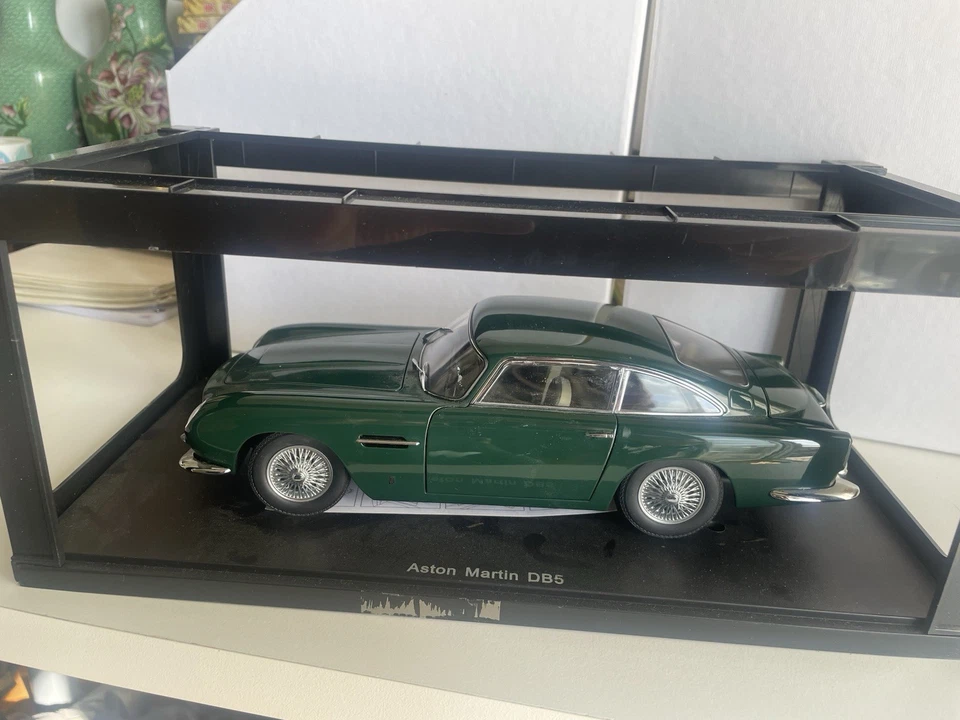 1:18 AUTOART Aston Martin Db5 1964 British Racing Green AA70286 - Immagine 4 di 4