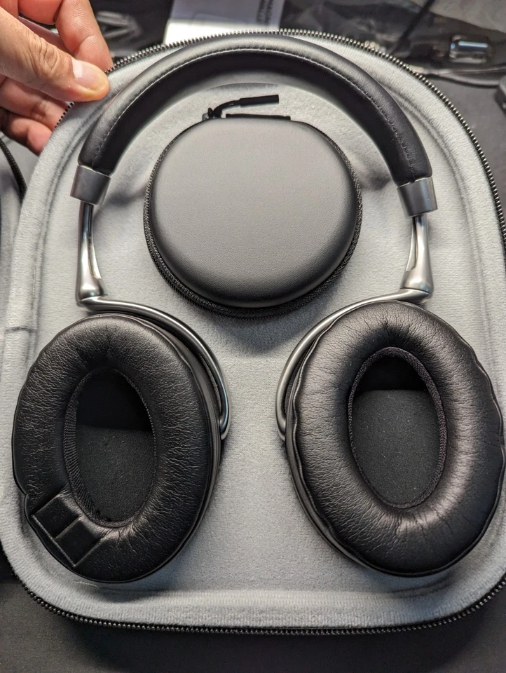 Auriculares inalámbricos con cancelación de ruido Parrot Zik con control táctil - negros Foto 3 de 4