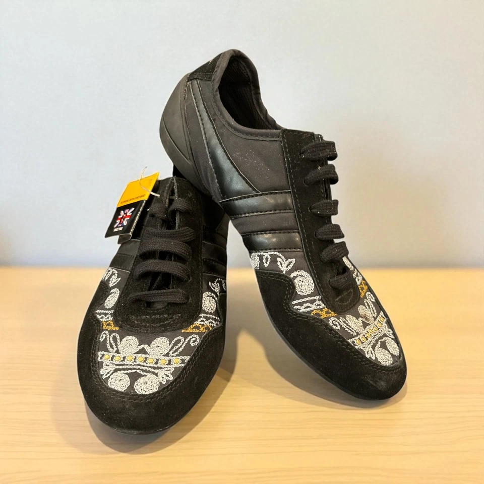 ***NEW*** Gola Women`s Trainer Size 5 U.S. Nylon with Suede trim - Image 3 of 4