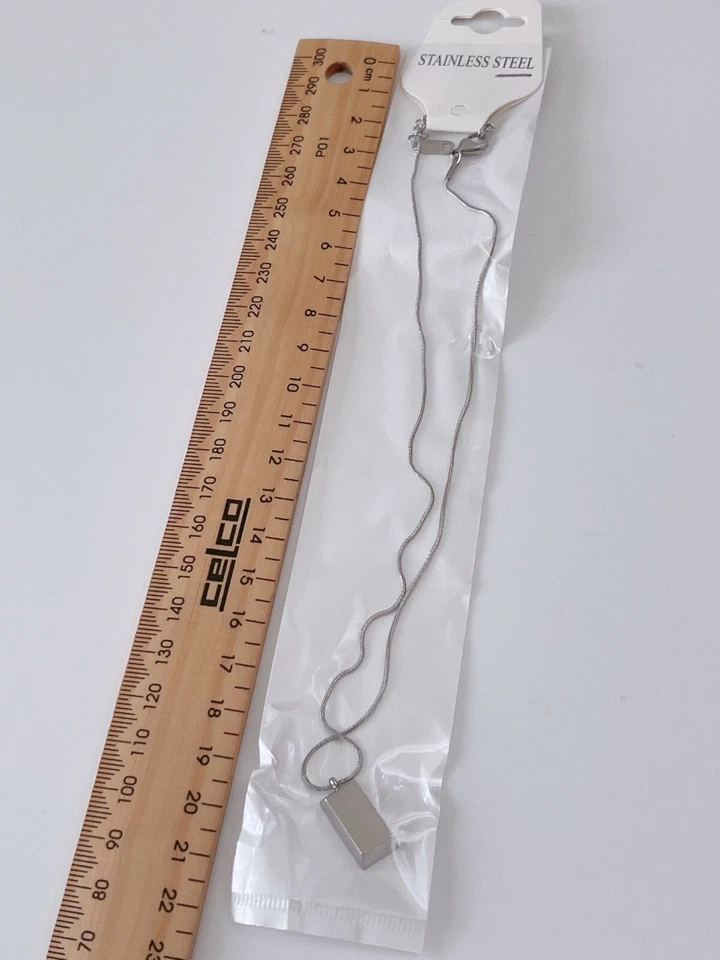 Collar enchapado en titanio con forma de barra de ladrillo de acero inoxidable color plata para mujer  Foto 4 de 4