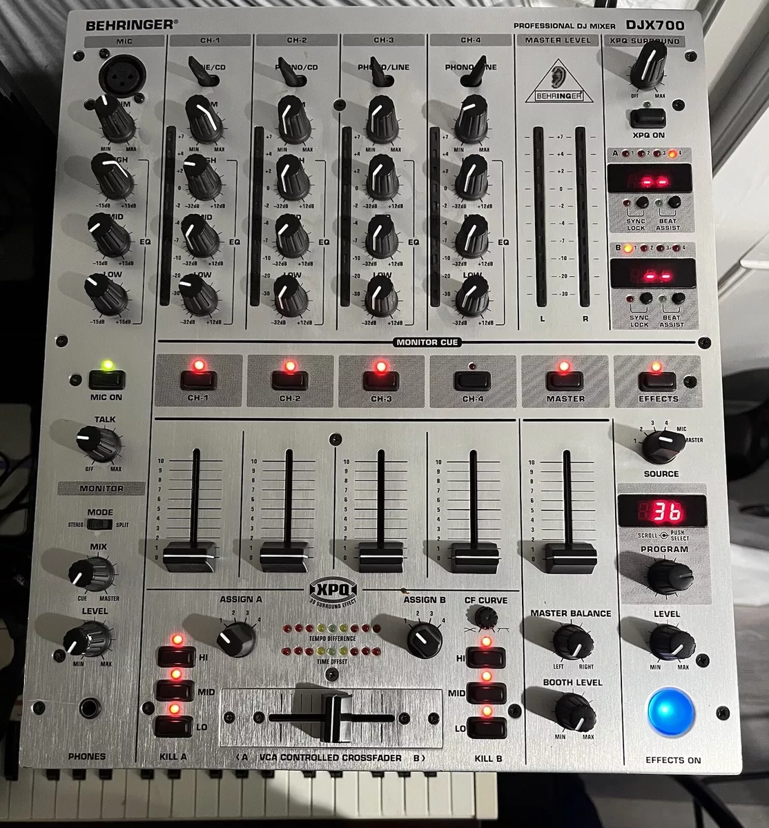 BEHRINGER DJX 700 DJ ミキサー