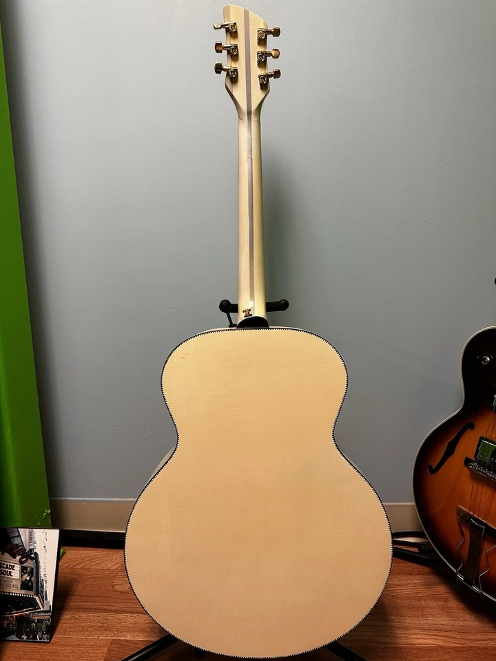 Guitarra acústica Rickenbacker 700C Foto 2 de 4