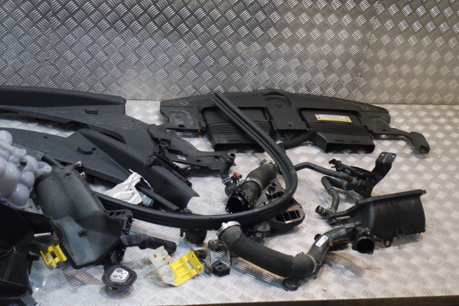 2022 Lamborghini URUS S COMPLETE FRONT SET BUMPER HOOD FENDERS LIGHTS RADIATORS