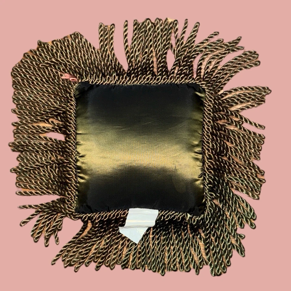 Funda de almohada floral de punta de aguja con flecos Foto 2 de 2