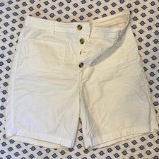 NWOT 10 med Lee White Relaxed Fit High Rise Shorts button front