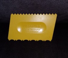Vintage Tupperware Cake Decorator Yellow, Kitchen Gadget #1558-15Made in Canada
