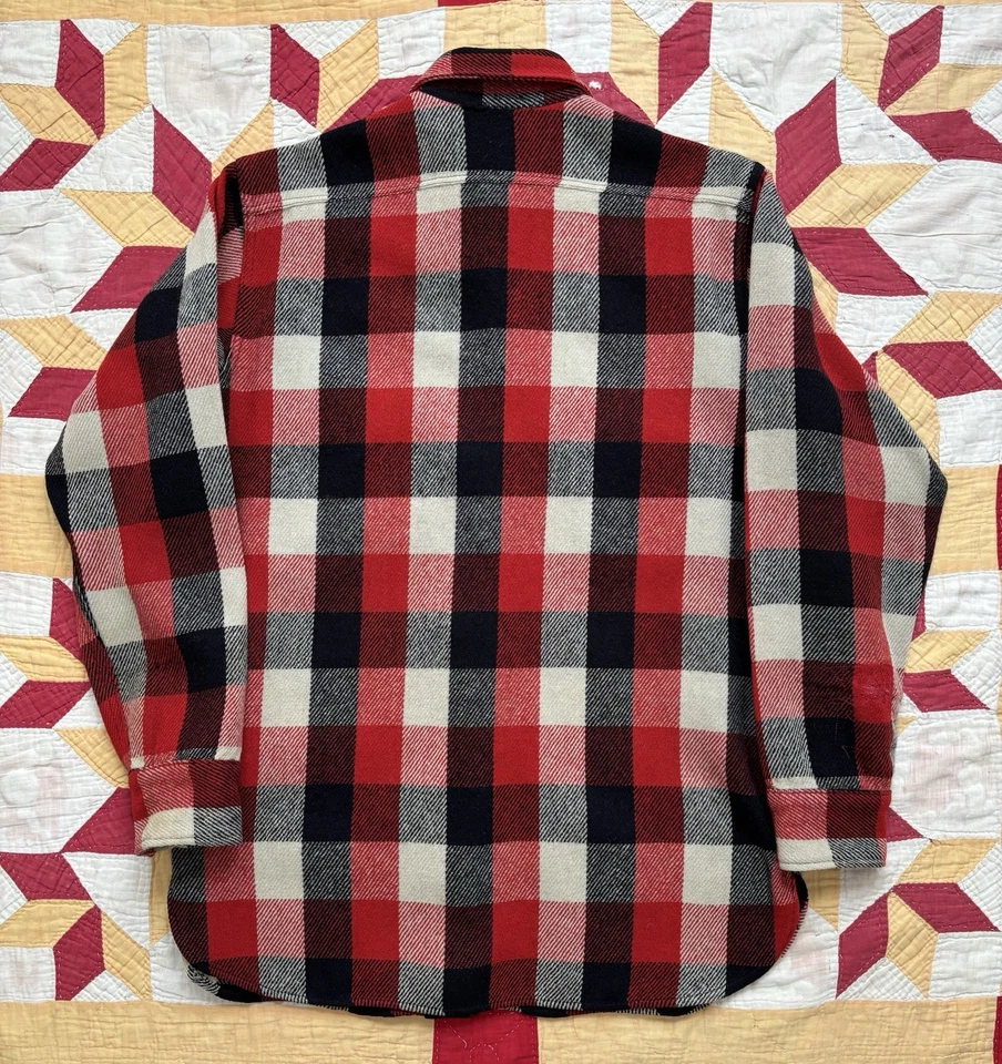 Camisa de lana peregrina vintage años 40 50 a cuadros talla mediana al aire libre reparada como está Foto 4 de 4