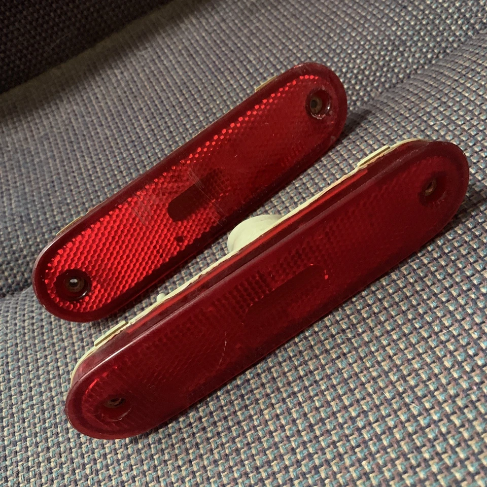 90-05 Mazda Miata OEM luz de marcado lateral roja sin reflector de enchufe 1990-2005 Foto 4 de 4