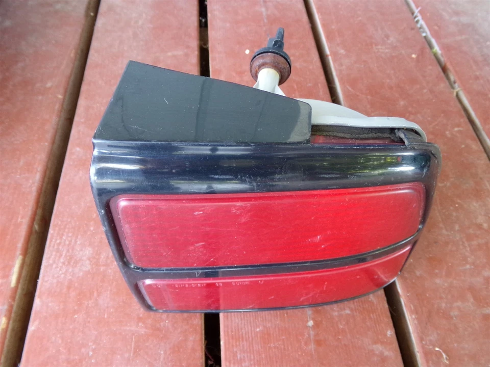 Chevrolet Cavalier 1988 1989 1990 cupé 2P Z24 luz trasera OEM 88 89 90 16509040 Foto 2 de 4