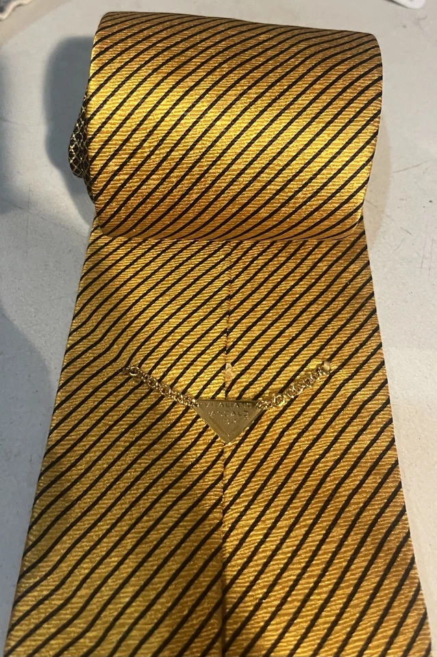 Vitaliano Pancaldi 100% 真丝领带金色和海军蓝条纹意大利制造 - 60 英寸 x 3.75 英寸 — 第 2/4 张图片