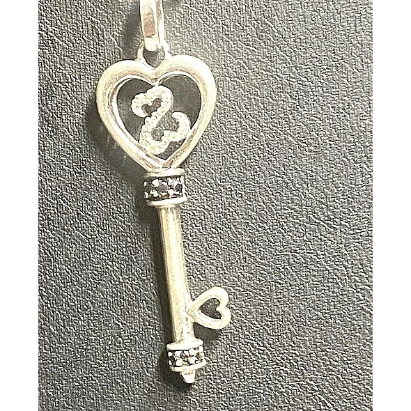 J SEYMOUR STERLING SILVER CLEAR/ BLACK DIAMONDS OPEN HEARTS KEY PENDANT SKY - Image 2 of 4