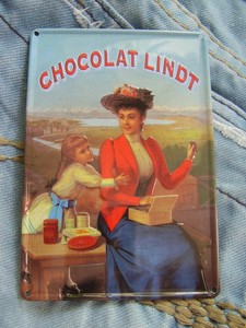 Blechschild Lindt Chocolat Schokolade Frau Mit Madchen Minischild 10 9 X 7 4 Cm Ebay
