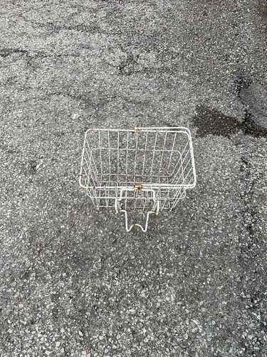 Vintage Shabby Chic White Front Handlebar Bicycle Basket Metal Mesh Wire - Picture 3 of 3