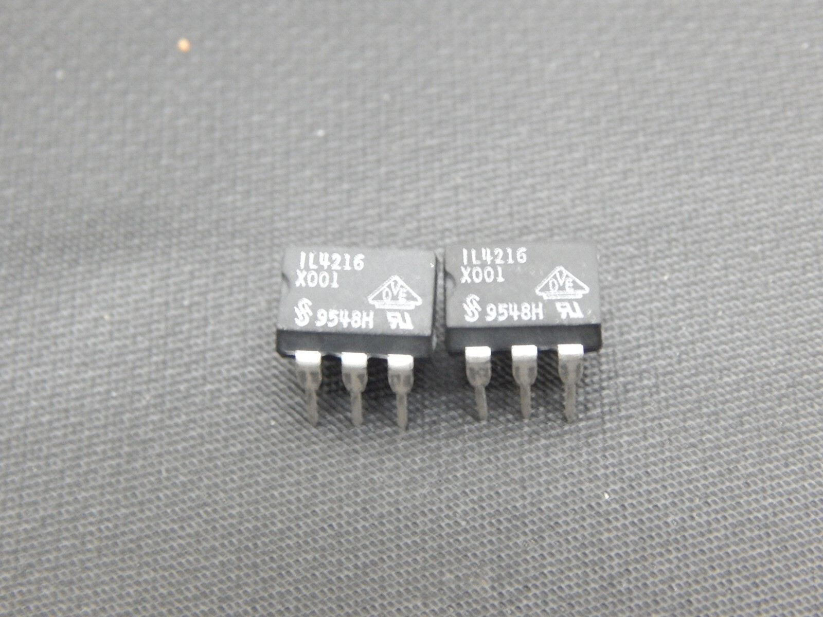 Vishay IL4216-X001 Optocoupler Triac AC-OUT 1-CH 650VDRM 6-Pin DIP - LOT OF 2