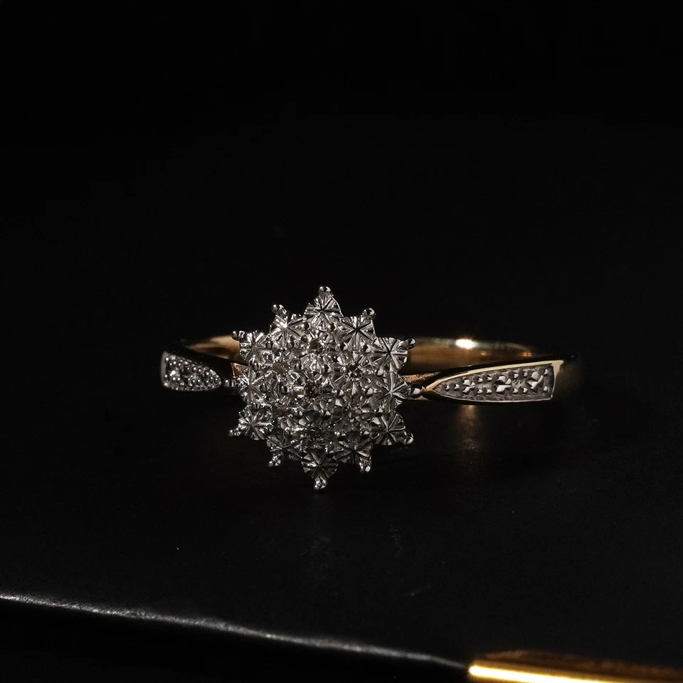 9ct Yellow & White Gold Diamond Starburst Flower Cluster Ring Size P / 7.5 - Image 2 of 4