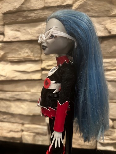 Monster High Ghoulia Yelps  Gloom Beach Custom Doll Reimagined as Deadfast SDCC - Imagen 4 de 6