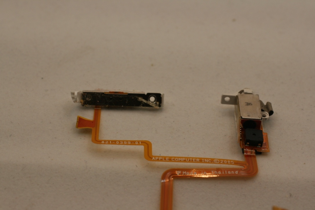 DN iPod Classic 60 80 120 160GB Thick Headphone White Jack Hold Switch Flat Auricolare
