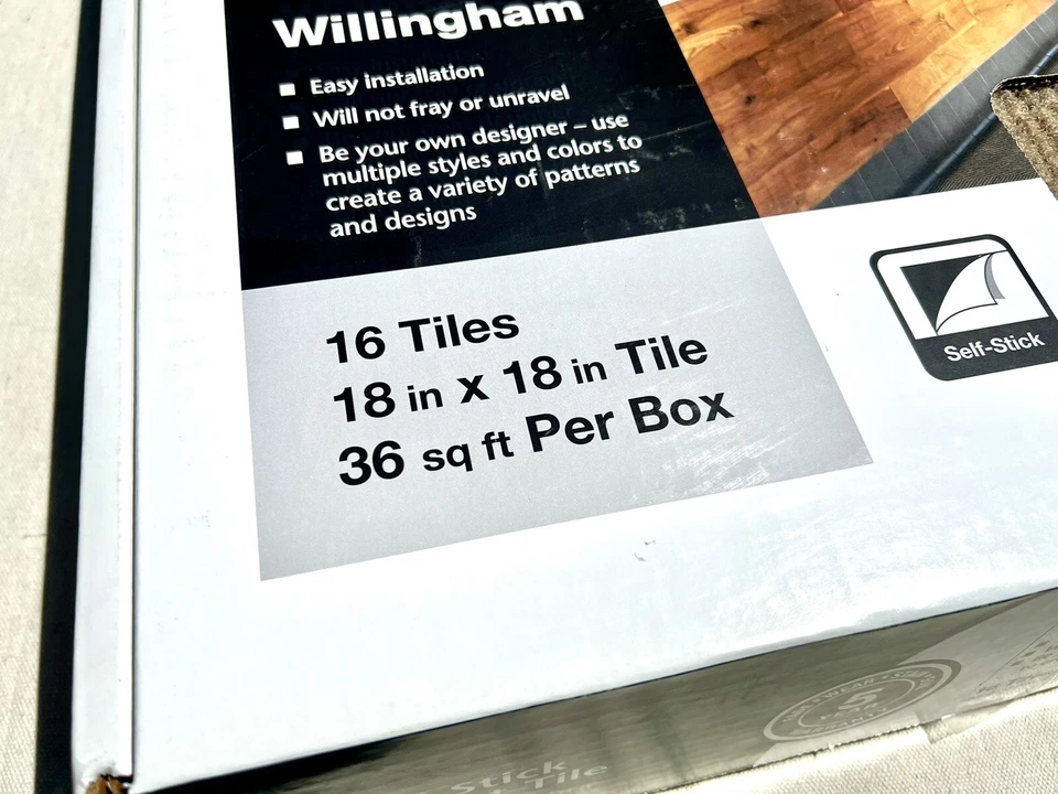 Paquete de 16 azulejos de alfombra TrafficMaster de 18” x 18” con cáscara de castaño y palo 1002 813 103 Foto 4 de 4