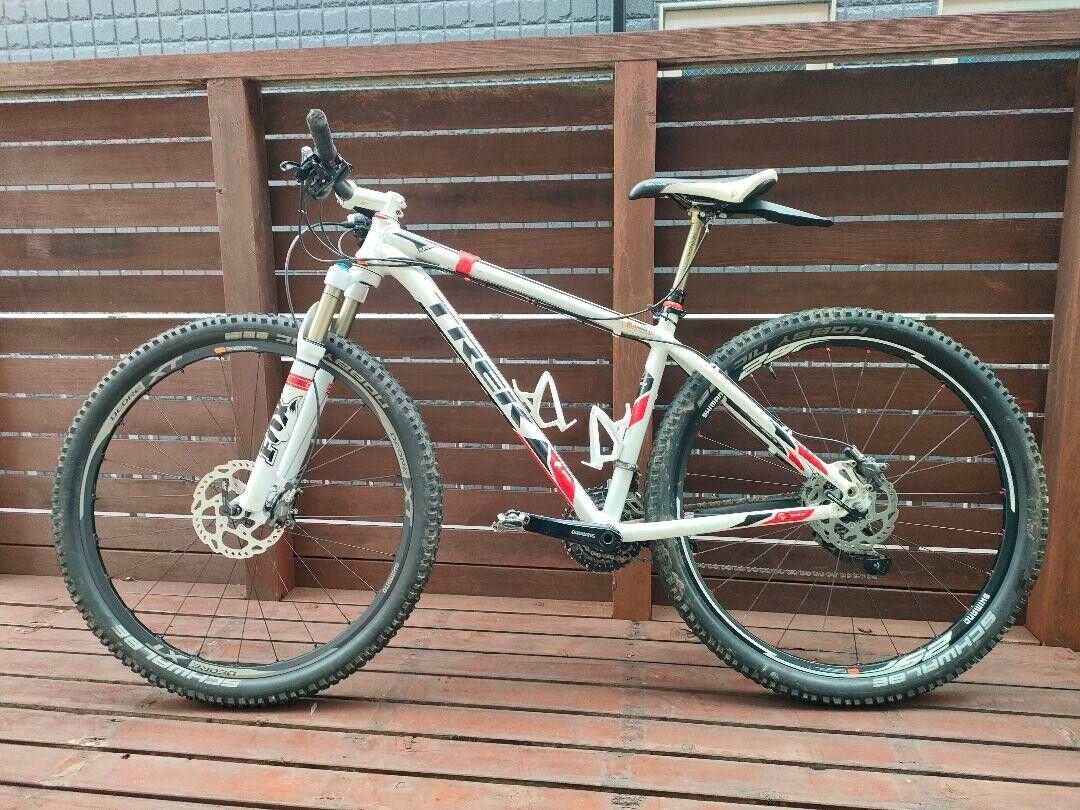 Trek Superfly 29-inch Full Carbon Mountain Bike (2015 Model Trek Superfly 29-inch Full Carbon Mountain Bike (2015 Model