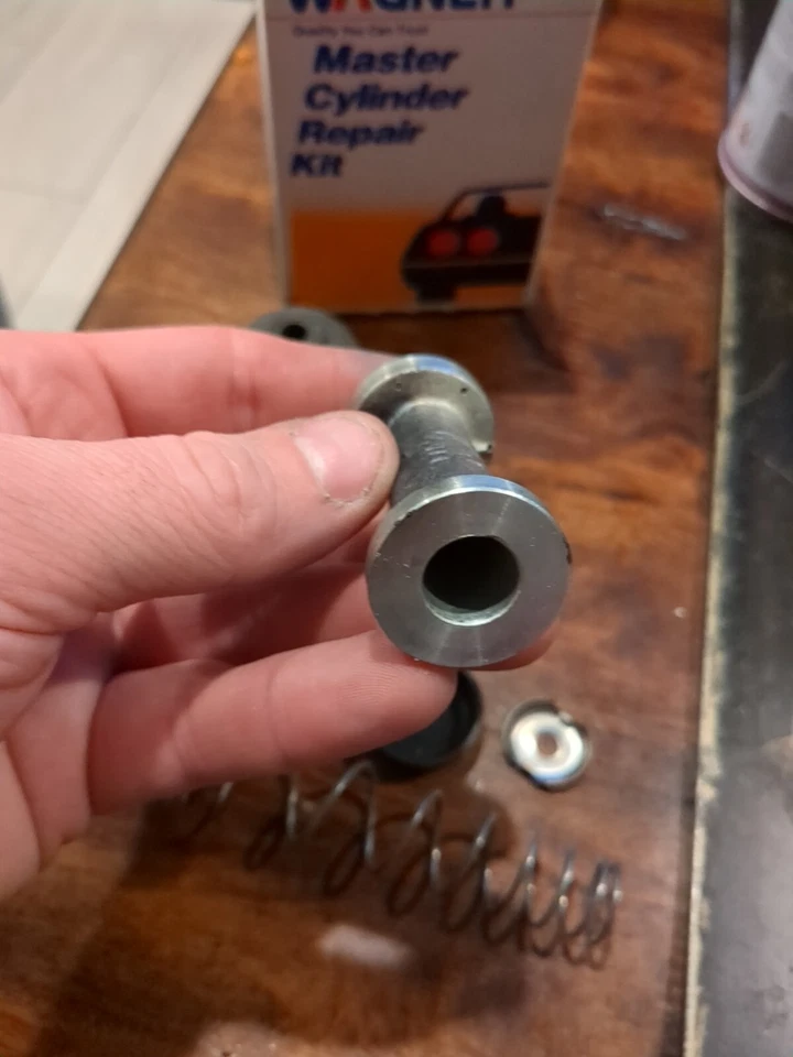 Kit de reparación de cilindro maestro de embrague Wagner F33148 para Chevrolet C10 C30 K10  Foto 4 de 4