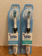 Oral-B Complete Deep Clean & Gum Care battery power Electric Toothbrush lot of 2