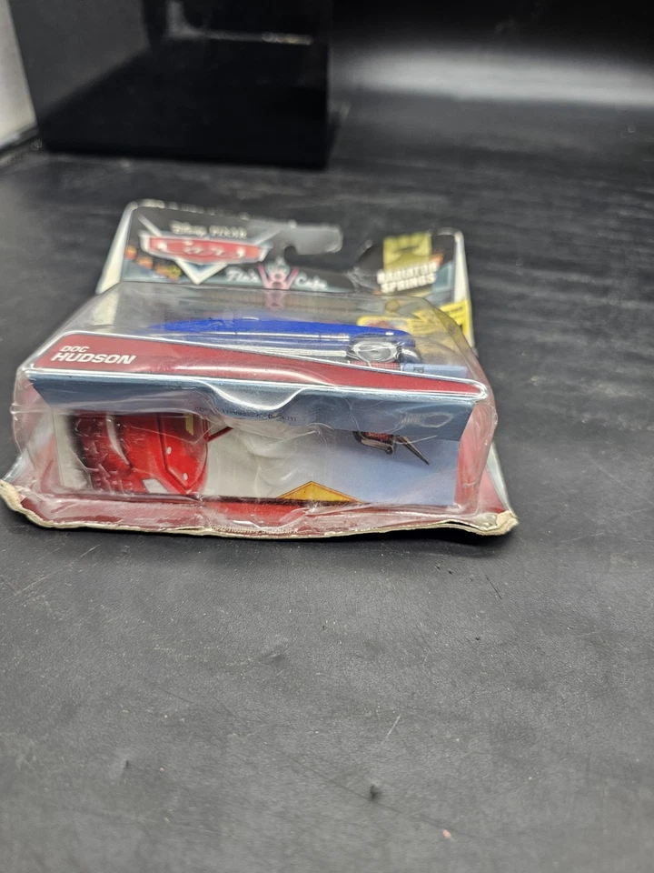 Disney Pixar Cars 2013 Radiator Springs Doc Hudson en tarjeta Foto 2 de 4