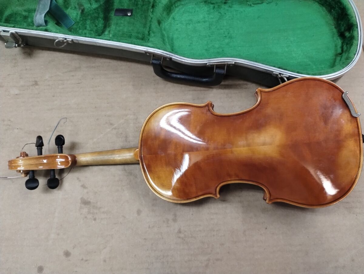 KARL MEISEL VIOLIN 1/2 MADE IN WEST GERMANY HAS A CRACK TO KARL MEISEL VIOLIN 1/2 MADE IN WEST GERMANY HAS A CRACK TO