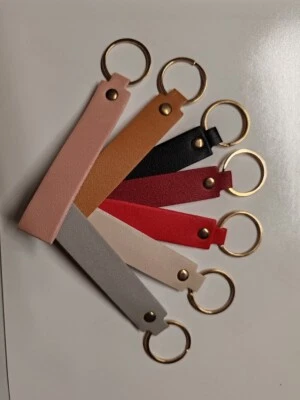 Kunstleder Schlüsselanhänger mit Gravur Name Kind Personalisierte Geschenke - Bild 1 von 2