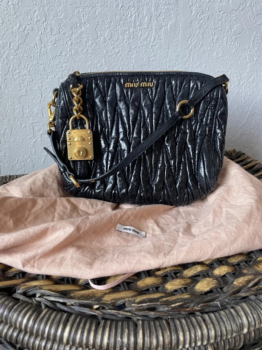 miu miu シルバー　ミニバッグ Miu Miu Metalic Silver Leather Micro Crossbody Bag Eb0126cxzde