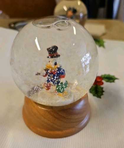 Edizione Limitata Personaggi Disney Holiday Crystal Snow Globe Paperone Paperone Lavoro D - Foto 3 di 5
