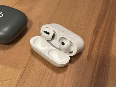 Apple AirPods Pro with MagSafe Wireless Charging Case - White (Static in both ea