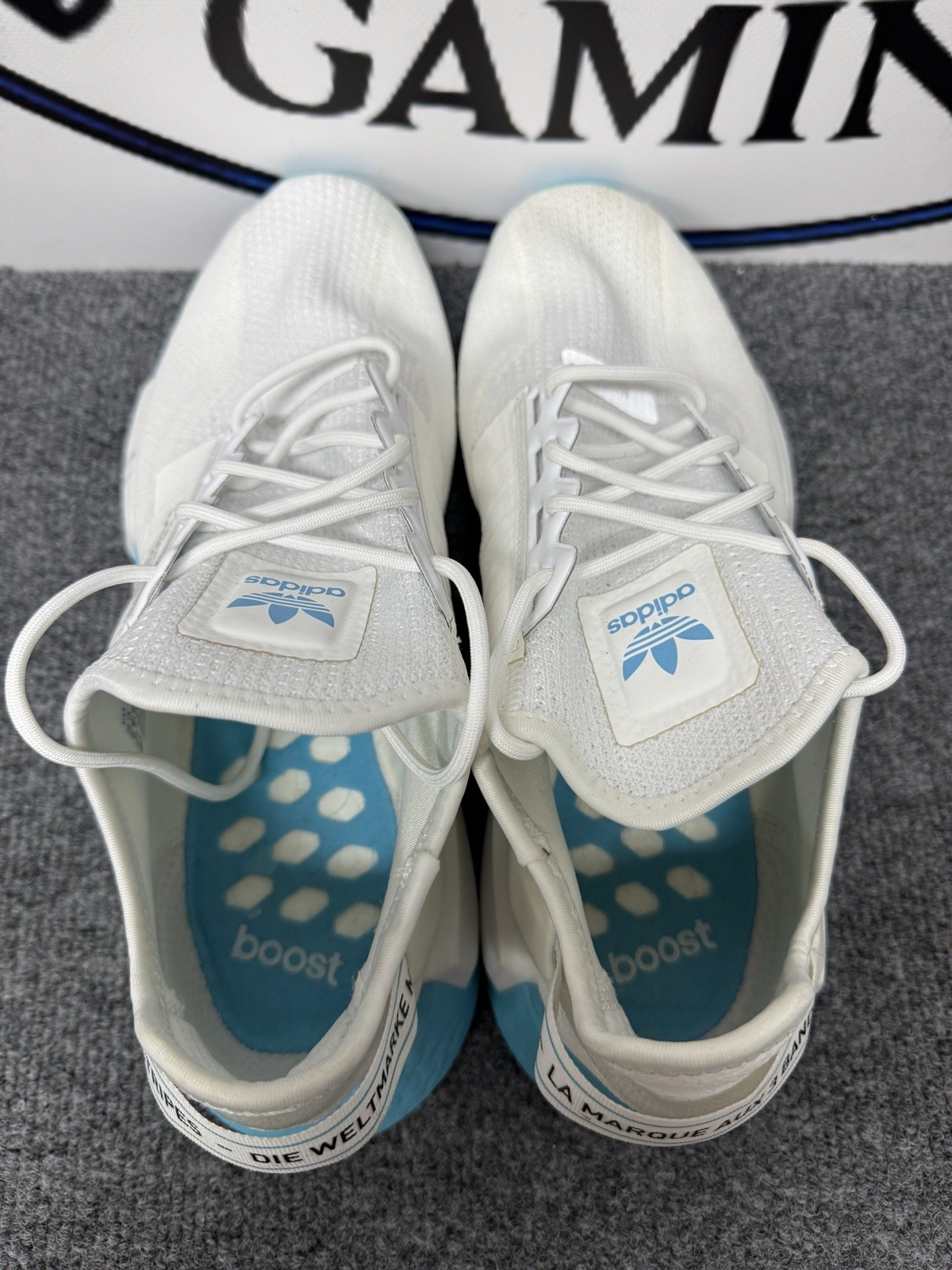 SAOLA Scarpe uomo Adidas NMD R1.V2 TAGLIA 11 BLU E BIANCO SPEDIZIONE GRATUITA!