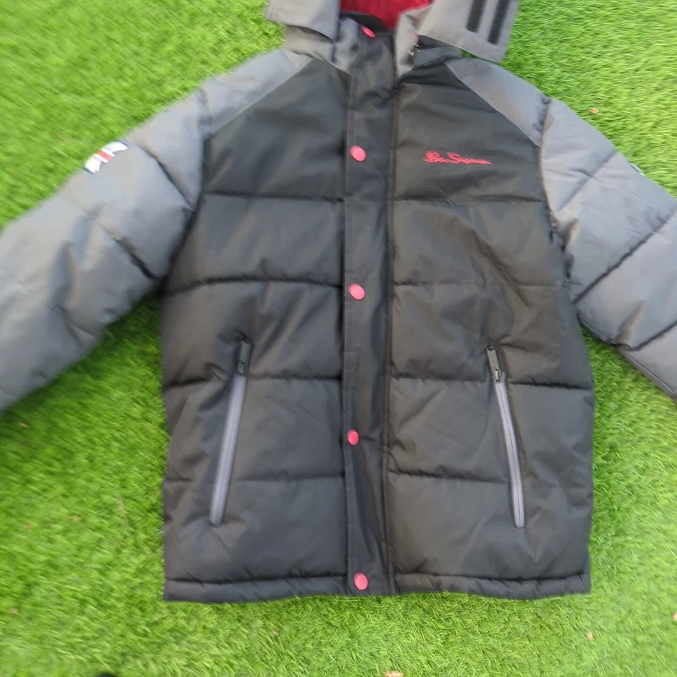 Chaqueta acolchada Ben Sherman para niño talla M 10/12 negra con capucha extraíble bolsillo interior Foto 2 de 4