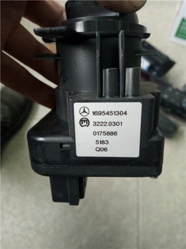 INTERRUPTOR DE LUCES Mercedes-Benz 1695451304 / 32220301 - Imagen 2 de 2