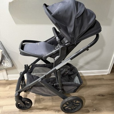 Uppababy Vista V2 Stroller 2022 Jake Black Grey