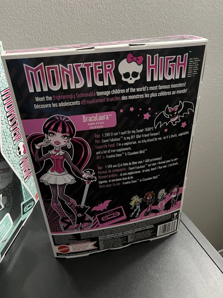 creeproduction dolls lagoona clawdeen and draculaura lot Monster High - Image 3 of 4