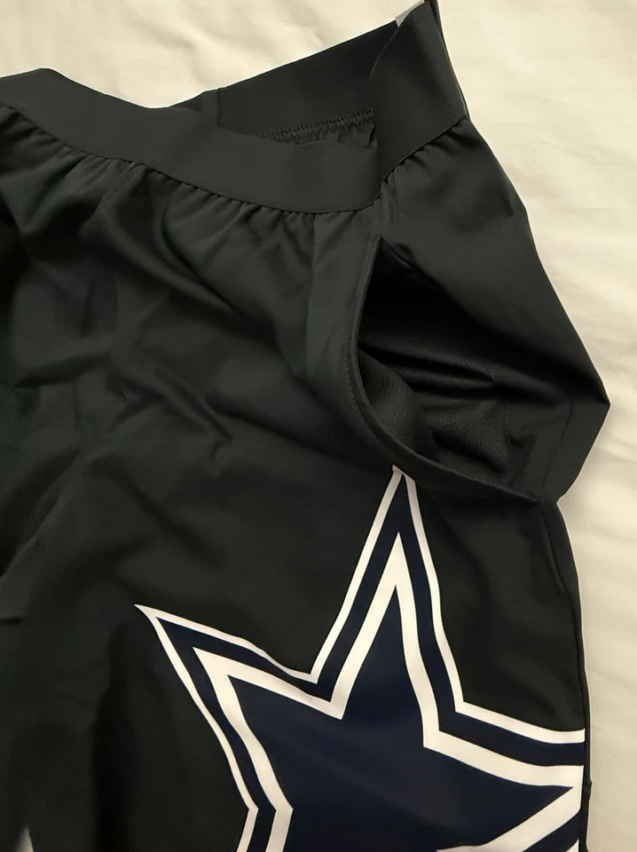 Shorts Nike NFL Team Apparel Dri-Fit Dallas Cowboys masculino médio com etiqueta de US$ 50 - Imagem 3 de 4