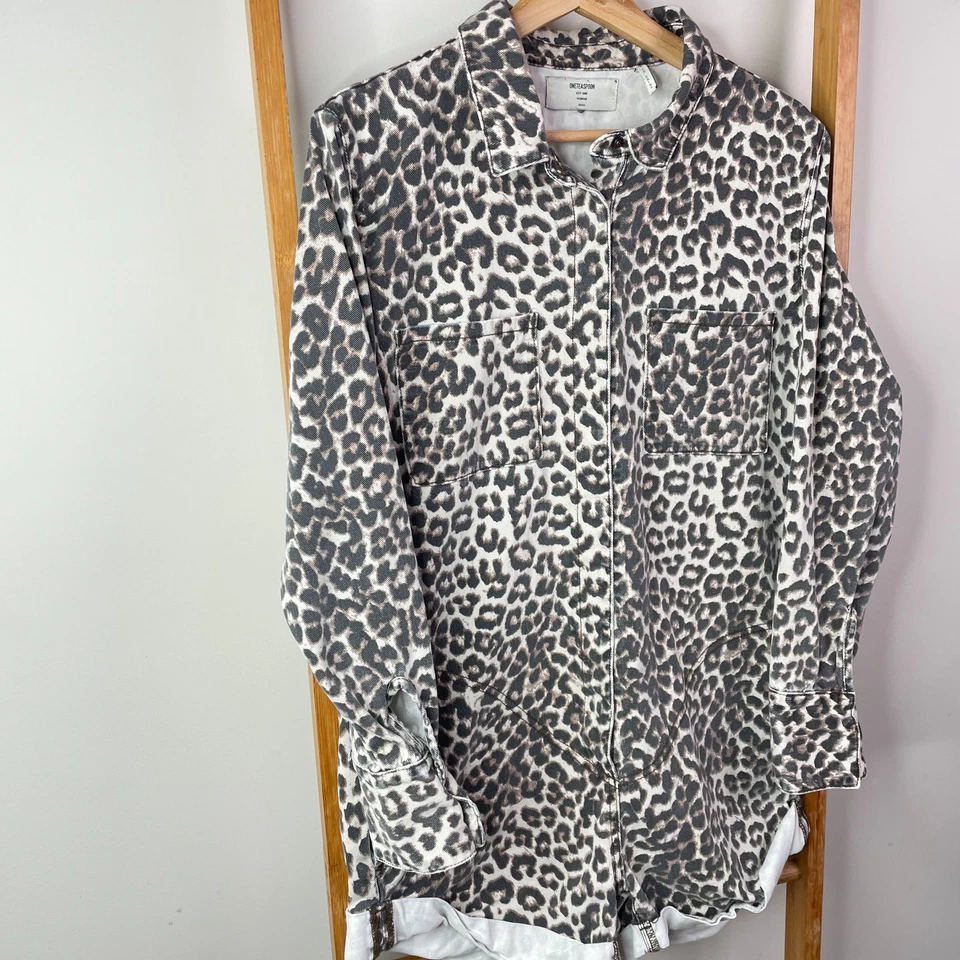 Mono One Teaspoon para mujer pequeño negro leopardo denim frente a presión manga larga Foto 2 de 4