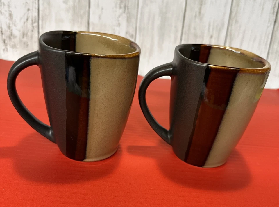 Dos tazas de café de cerámica esmaltadas marrón/tostado Better Homes and Gardens de 14 oz Foto 3 de 4