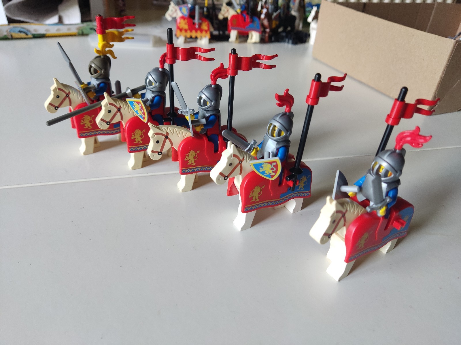 LEGO Castles  Knight Minifigures with Horses X5 Lion Knights
