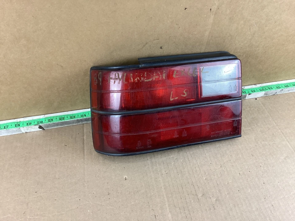 Conjunto de luz trasera izquierda del lado del conductor Hyundai Excel 1986-1989 OEM Foto 2 de 4