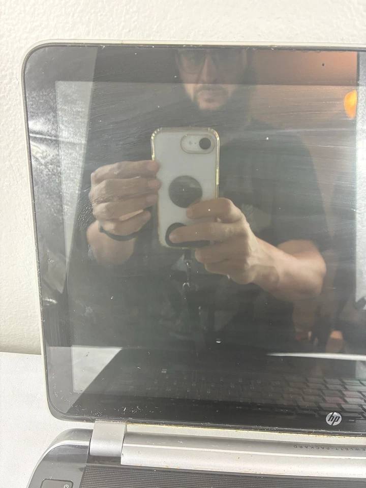 HP Pavillion 15-n210dx 15.6" FOR PARTS DOES NOT TURN ON FOR PARTS ONLY - Image 4 of 4