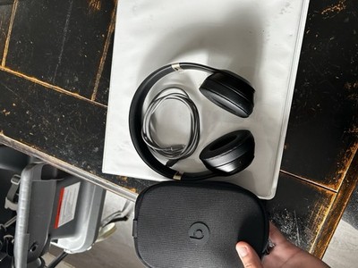 Beats Solo 4 True Wireless On-Ear Headphones -Black And Gold