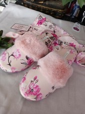 Victoria Secret SLIPPERS, Pink Floral, New In A Pouch, Luxurious Quality sz. M